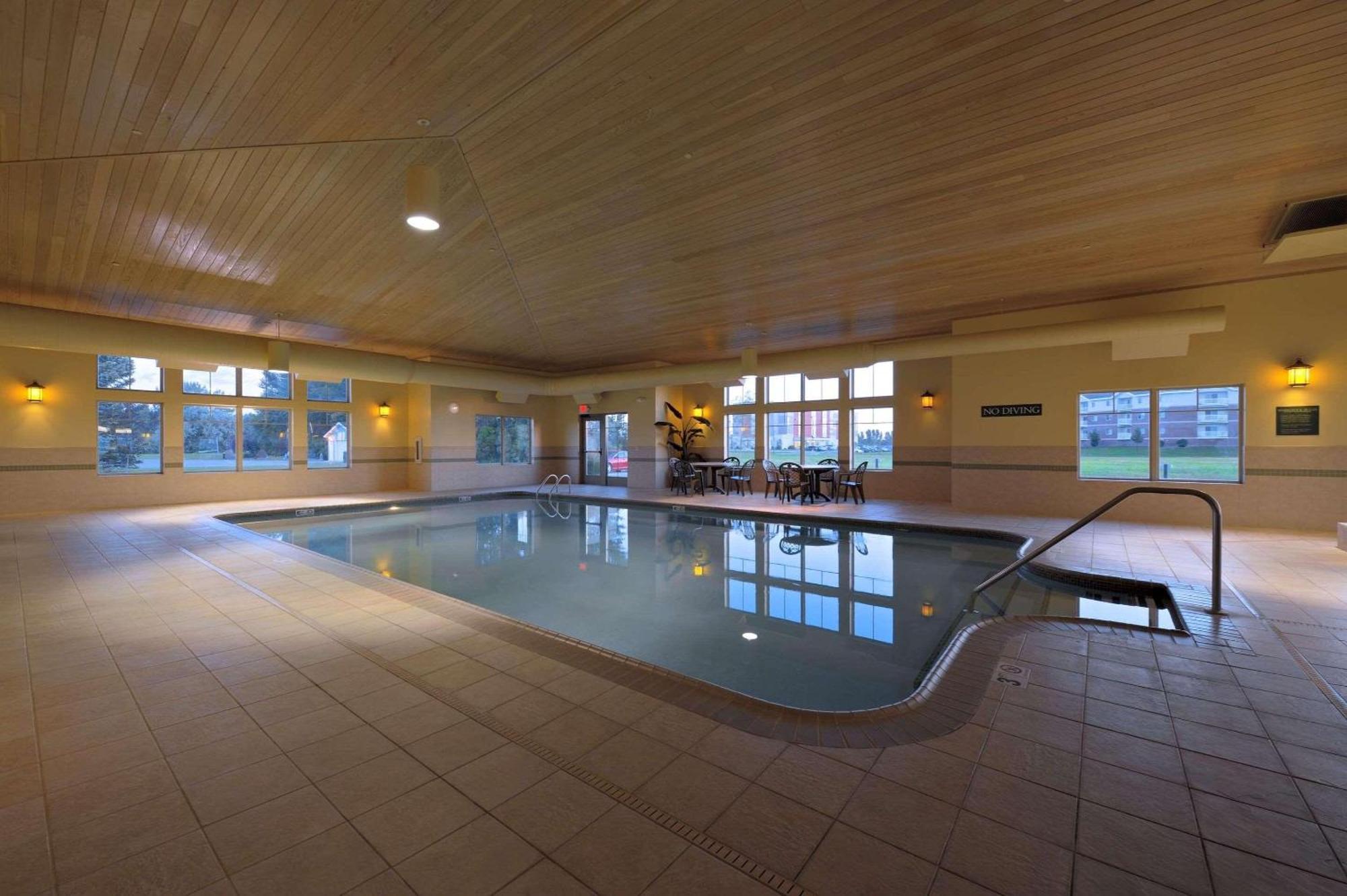 Country Inn & Suites By Radisson, Grand Forks, Nd Удобства фото